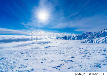 【冬素材】積雪期唐松岳登山風景【長野県】 【冬素材】積雪期唐松岳登山風景【長野県】 84684631