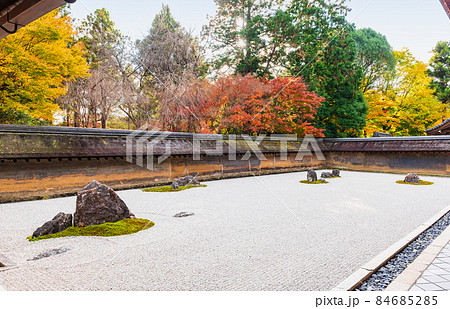 秋の京都　龍安寺　石庭 84685285