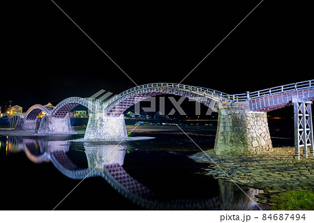 ライトアップされた錦帯橋　山口県岩国市 84687494