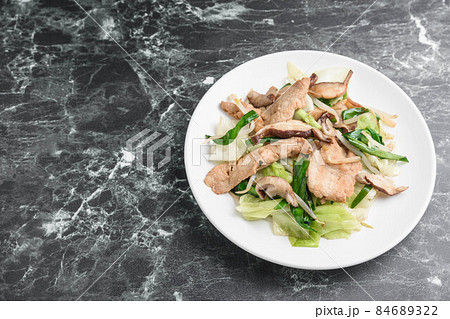 豚肉と野菜の炒め物 84689322