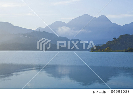 The scenery of Sun Moon Lake in the morning is a famous attraction in Nantou, Taiwan. 84691083