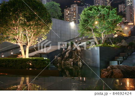 the Courtyards at Bank of China Tower 18 sept 2004 the Courtyards at Bank of China Tower 18 sept 2004 84692424