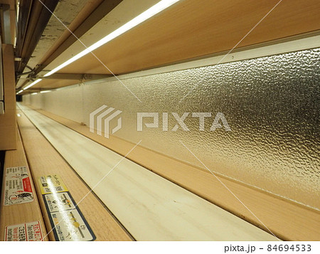 回転ずしのレーン 84694533