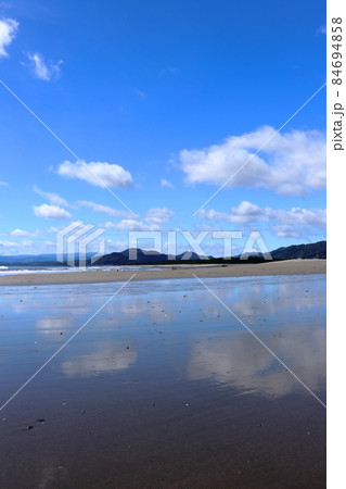 入野海岸 水鏡 夏 (高知県 黒潮町) 入野海岸 水鏡 夏 (高知県 黒潮町) 84694858