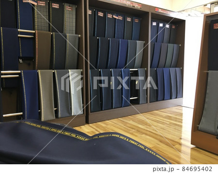 テーラー（仕立屋）の店内風景 84695402