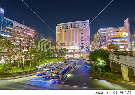 神奈川県川崎市麻生区 新百合ヶ丘駅南(上麻生1丁目)ロータリー（夜景） 84696424