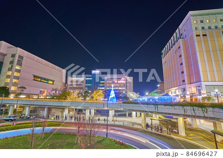 川崎市麻生区 新百合ヶ丘駅南口ロータリーと周辺の街並み(上麻生1丁目)、タクシー乗り場 84696427