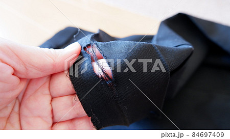 学生服のズボンの裾の穴 学生服のズボンの裾の穴 84697409