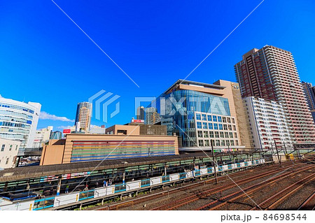埼玉県　川口市　川口駅東口の都市風景 84698544