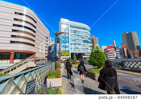 埼玉県　川口市　川口駅東口の都市風景 84698587