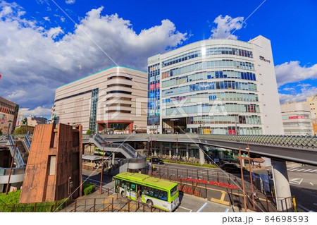 埼玉県　川口市　川口駅東口の都市風景 84698593