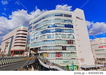 埼玉県　川口市　川口駅東口の都市風景 84698596