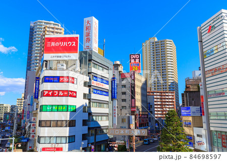 埼玉県　川口市　川口駅東口の都市風景 84698597