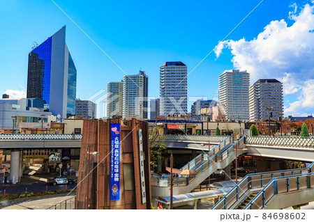 埼玉県　川口市　川口駅東口の都市風景 84698602