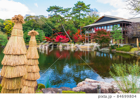 秋の徳川園〈愛知県名古屋市〉 84699804