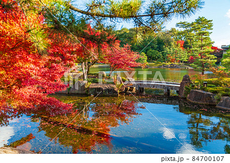 秋の徳川園〈愛知県名古屋市〉 84700107