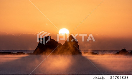 《和歌山県》串本町　田原海岸　初日の出 84702383