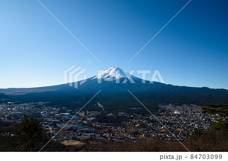 市街地と樹海と富士山 市街地と樹海と富士山 84703099