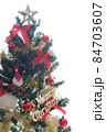ナチュラルな可愛いクリスマスツリー壁紙白背景白バック冬12月写真素材 84703607