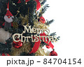 メリークリスマスツリー　ナチュラル白背景イメージ写真素材 84704154