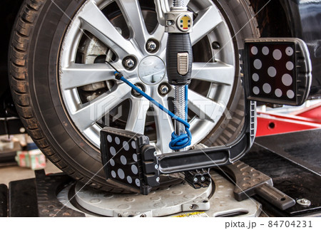 Mirror against the Center wheel the car 84704231