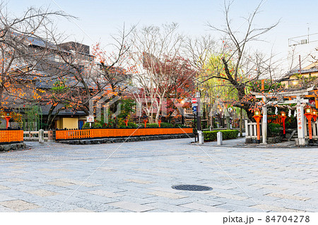 秋の京都　祇園白川 84704278