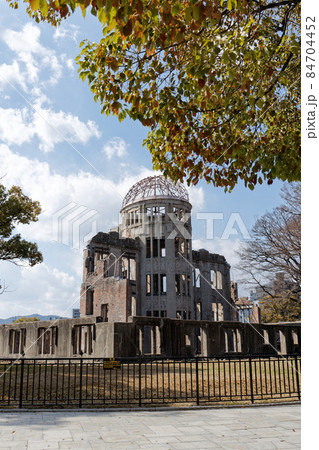 秋の広島市・原爆ドーム 秋の広島市・原爆ドーム 84704452