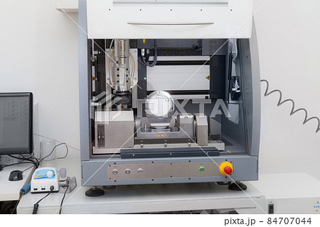 Dentist technician milling machine. Apparatus for carving of dental crowns. Milling dental system with computer control. Laboratory milling cutter for dental work. Cutting plastic crowns from a plate 84707044