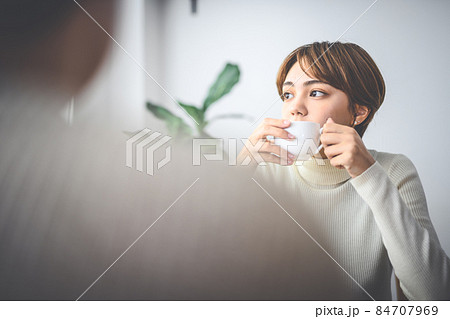 カフェでのワンシーン カフェでのワンシーン 84707969