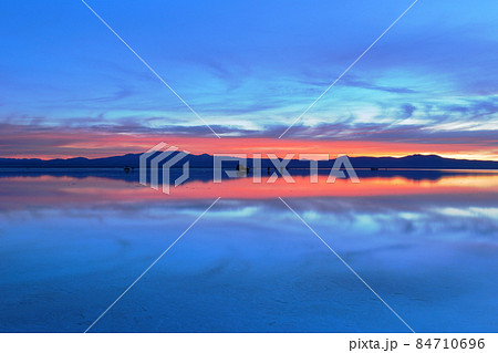 ウユニ塩湖　ボリビア 84710696