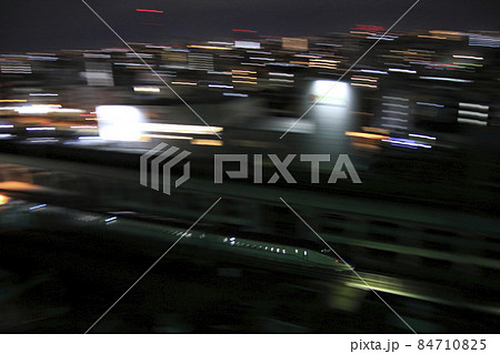 東京新幹線車両センターに回送される北陸新幹線E7系（東京都北区／田端） 84710825