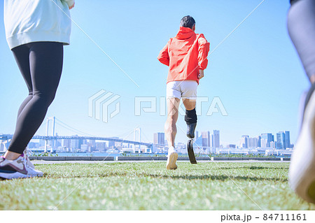 義足の男性　ミドル　 84711161