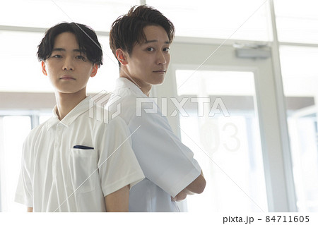爽やかな若い男性　医療従事者 84711605