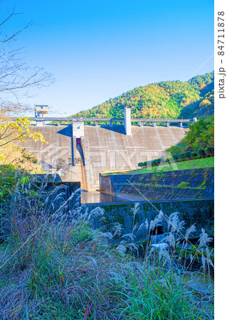 桐生川ダム 紅葉の季節 秋の風景 桐生川ダム 紅葉の季節 秋の風景 84711878