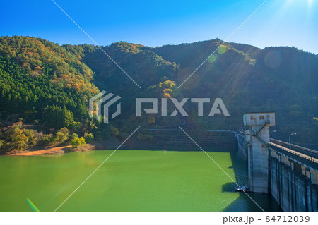 桐生川ダム 梅田湖 紅葉の季節 秋の風景 桐生川ダム 梅田湖 紅葉の季節 秋の風景 84712039