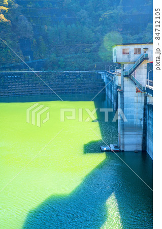 桐生川ダム 梅田湖 紅葉の季節 秋の風景 桐生川ダム 梅田湖 紅葉の季節 秋の風景 84712105
