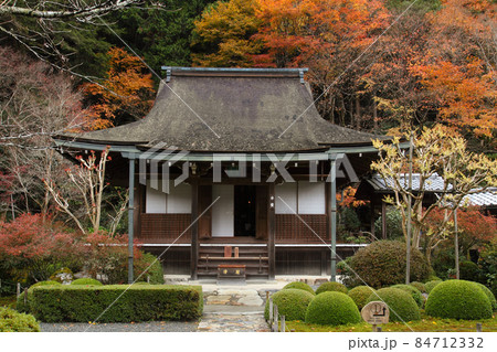 秋の寂光院 84712332