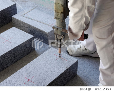 墓石・石材加工作業01 墓石・石材加工作業01 84712353