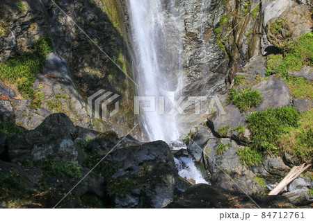 せんだん轟の滝 84712761