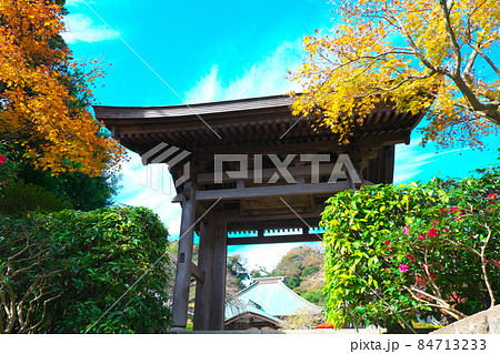 古都鎌倉の古刹、海蔵寺の山門 84713233