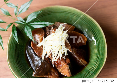 煮凝りがおいしい鰤アラで作ったぶり大根 84715132