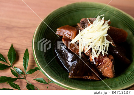 煮凝りがおいしい鰤アラで作ったぶり大根 84715137