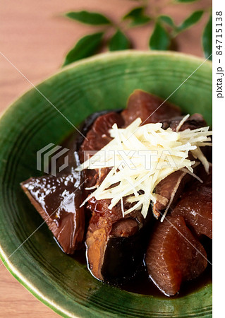 煮凝りがおいしい鰤アラで作ったぶり大根 84715138