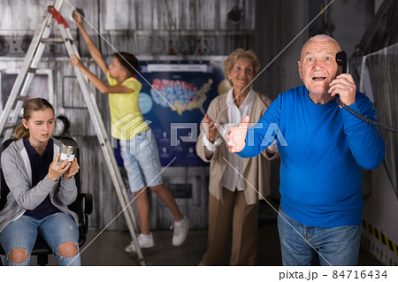 Grandparents and grandchildren failed at escape room 84716434