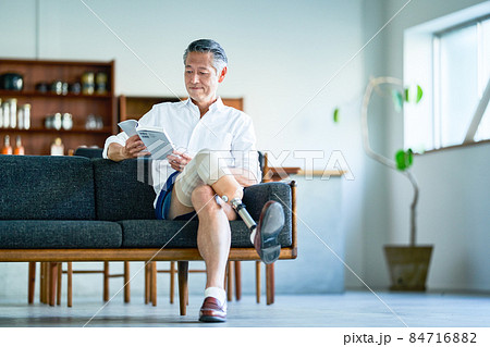 義足の男性　ミドル　 84716882
