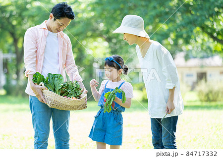 家族 アウトドア 家庭菜園 84717332