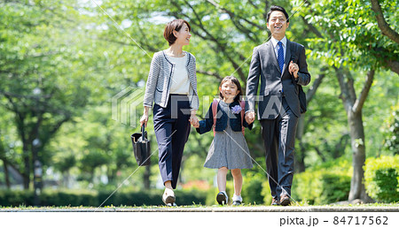家族 入学式 新生活イメージ 84717562