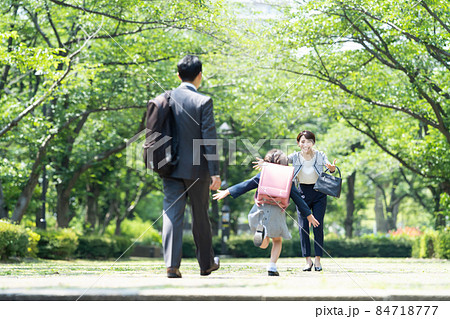 家族 通学 通勤 84718777