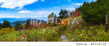 紅葉の蔵王温泉スキー場ザンゲ坂 (山形県、蔵王温泉) 紅葉の蔵王温泉スキー場ザンゲ坂 (山形県、蔵王温泉) 84720726