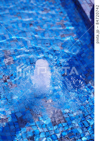 小さな噴水 小さな噴水 84720742